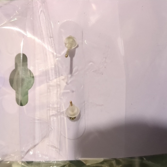 Earings - Picture 2 of 2